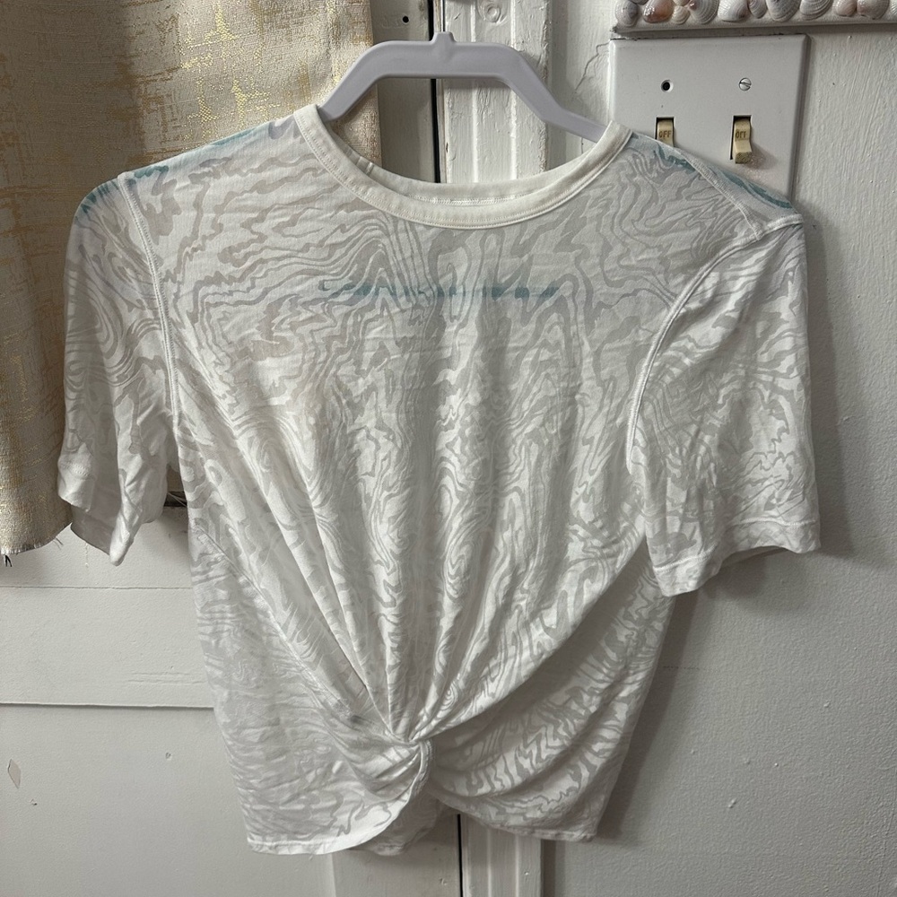 Lululemon Crescent Tee *Veil size 2